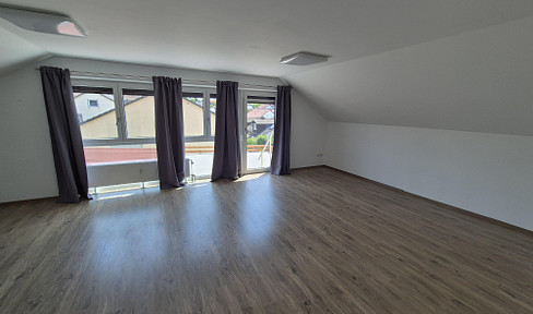 Offene Dachgeschosswohnung in ruhiger Umgebung