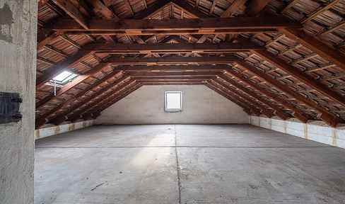 Free of commission from owner! Convertible attic in a central location in Ingolstadt