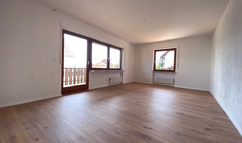 Große EG Wohnung mit 3 Schlafzimmern und Terrasse