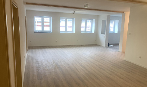 Neubauwohnung mit EBK ERSTBEZUG großzügig und hell  im EG