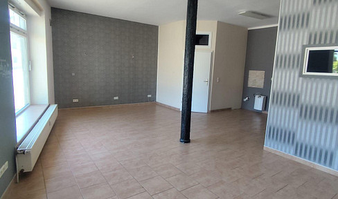 Commercial unit with large office space for rent