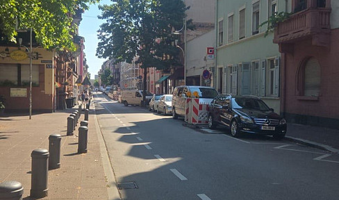 on Herschelplatz: well-maintained 3-room apartment on the ground floor