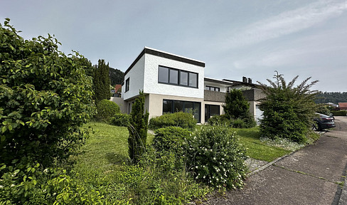 Exklusive 4,5 Zimmer Wohnung - Garten, Terrasse, Einbauküche, geh. Innenausstattung in Lauchheim