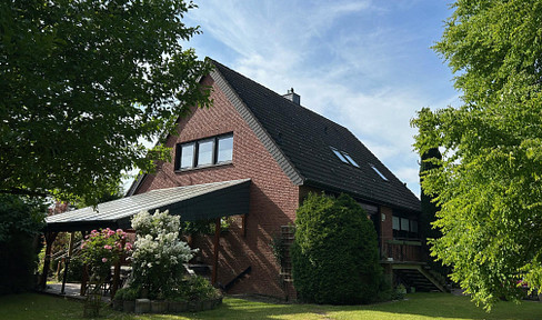 Detached house with granny apartment, large plot and lots of potential in Lengede