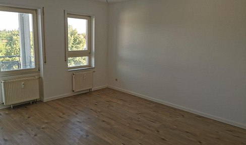 2-Zimmer-Wohnung mit Balkon, Weitblick und Tiefgaragenstellplatz