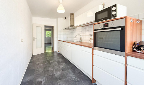 Newly renovated 3-room apartment with high-quality fitted kitchen and large balcony