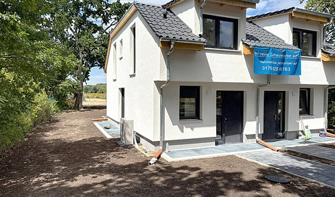 Neubau-Doppelhaushälfte in Berlin-Falkenberg – Für Familien & Paare