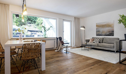For discerning couples: 2.5 rooms - living comfort after refurbishment with the privacy of your own home