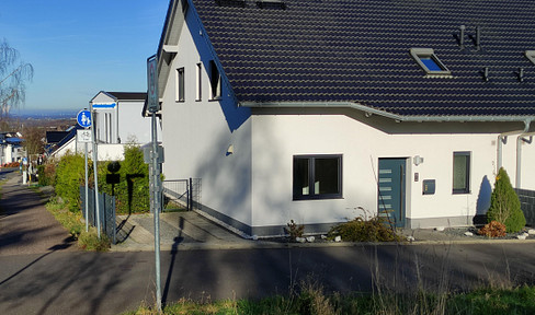 Günstige, neuwertige 4-Zimmer-Doppelhaushälfte mit luxuriöser Innenausstattung in Mechernich