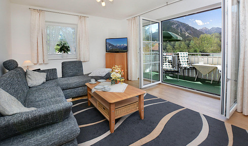 Neuwertige Wohnung zentrale Lage Südbalkon Bergblick, Einbauküche in Ruhpolding