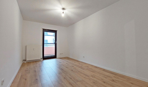Refurbished 2-room apartment with loggia in prime location - 5.5% yield possible