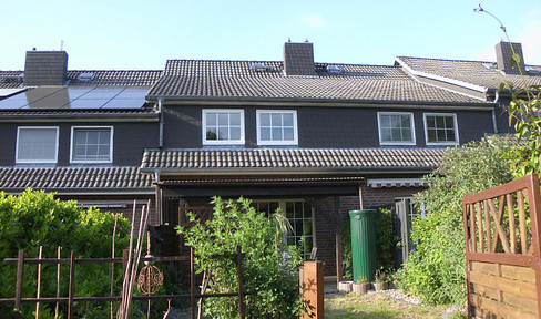 Charming terraced house close to nature and family-friendly, large full basement from private owner, ready to move into