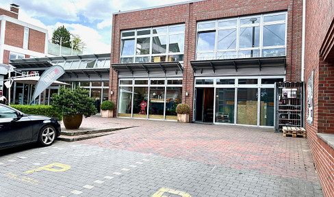 Commercial space in the city center with parking access