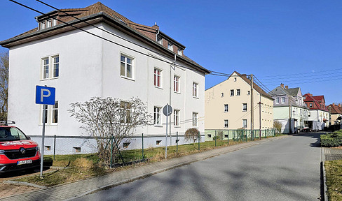 2-room apartment with kitchen and bathroom – a lovely apartment on the ground floor in Oberlungwitz (optionally with a carport).