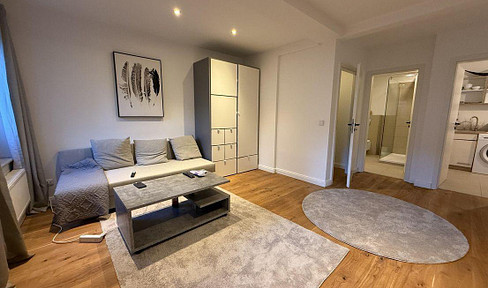Stylish, central and quiet first floor apartment in Hoheluft-West
