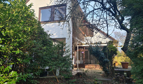 Large building plot with potential in a prime location in Hamburg-Bramfeld - with approved new-build concept