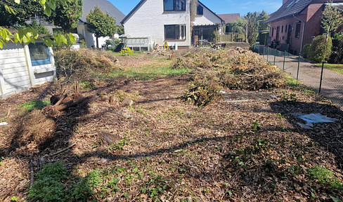 Large building plot with potential in a prime location in Hamburg-Bramfeld - with approved new-build concept