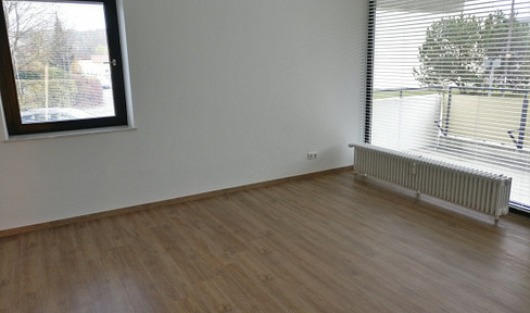 Moderne 2,5-Zimmer EG-Wohnung mit EBK, Balkon, WC, Kellerabteil in Wassertrüdingen
