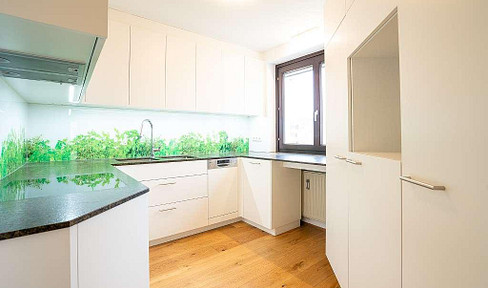Refurbished 4-room apartment with balcony, underground parking in prime location
