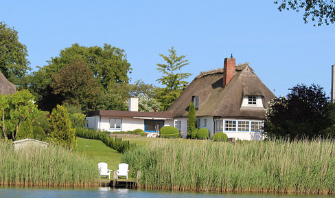 Thatched villa with its own Schlei shore