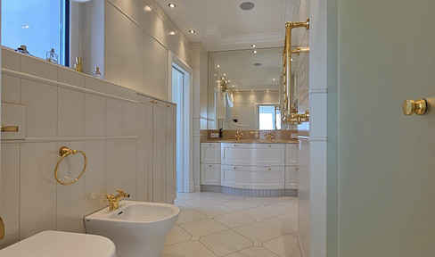 Luxury penthouse with distant views & XXL terrace - commission-free!