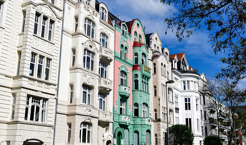 Exclusive renovated old apartment in an art nouveau building near the Volksgarten