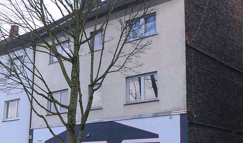 Commercial space on the ground floor with shop window front - 90 m² available immediately