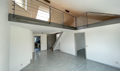 Charming 2.5 room maisonette apartment with lake and mountain views