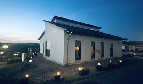 Pent-roof bungalow in a dream location