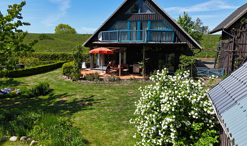 Detached house in almost secluded location with large outbuilding