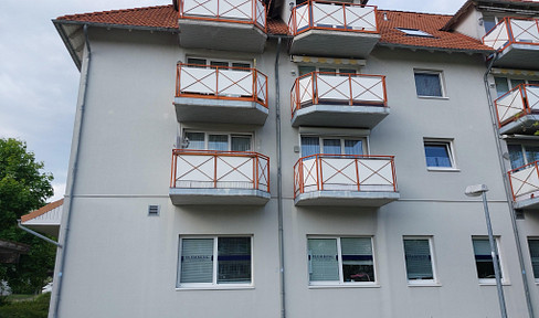 Large, bright 3-room apartment in Aschersleben with daylight bathroom