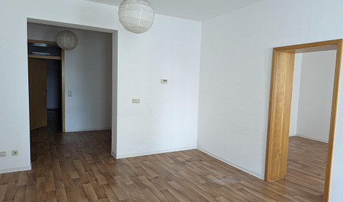Very well-kept, spacious 2-room apartment in the heart of the city pedestrian zone
