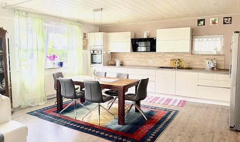 Rare opportunity: 3-room apartment on the ground floor with 2 parking spaces and garage