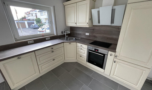 Modern, bright 2.5 room apartment with balcony, kitchen and underground garage