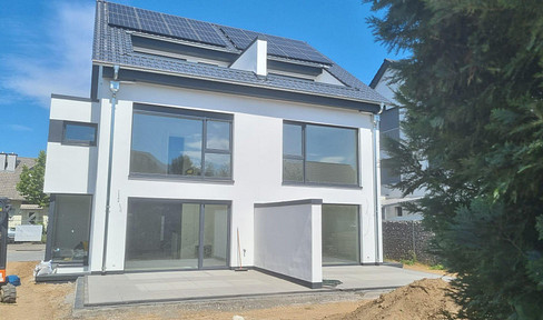 First occupancy new semi-detached house KFW 55 in Neureut Karlsruhe