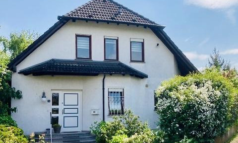 Detached house in idyllic secluded location on the outskirts of the village