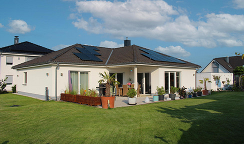 Winkelbungalow mit großzügigem Garten und moderner Technik in Hückeswagen