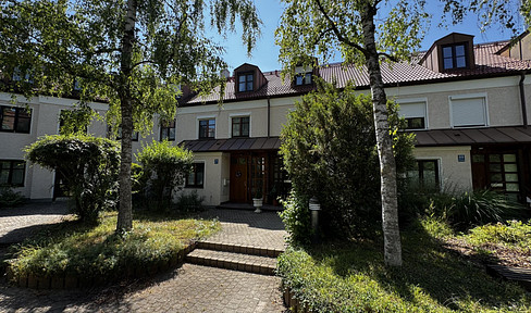 Top located terraced house with charming courtyard location