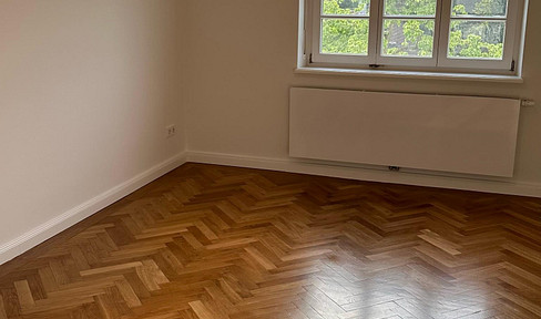 *** Luxus Kernsaniert *** Altbau *** Einbauküche ***