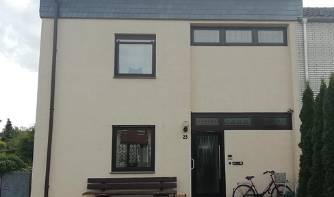Single-family terraced corner house with large garden, double garage and 2 parking spaces