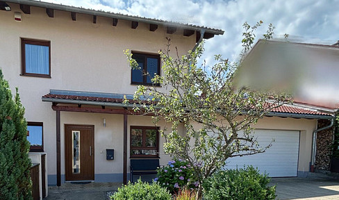 Modern semi-detached house with top fittings in Sauerlach - your new home awaits!