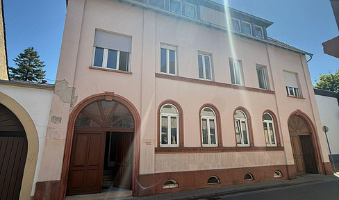 4 room apartment & guest WC-terrace-1 garage in a central location in Edenkoben
