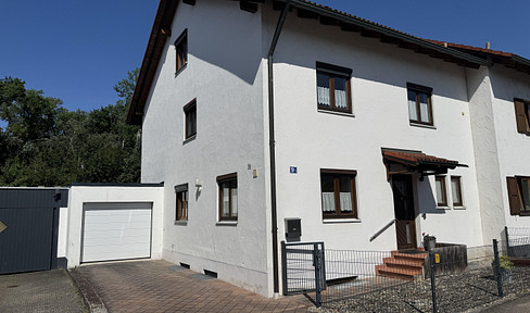 Platz für die ganze Familie! Traumhafte Doppelhaushälfte mit Blick ins Grüne