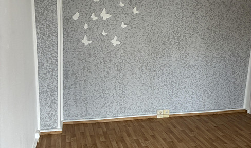 Close to the center, with balcony and very quiet, no cash deposit