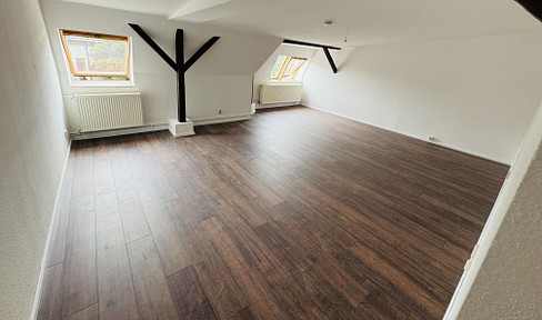 3-room apartment close to the center with EBK and balcony in Stadtfeld Ost