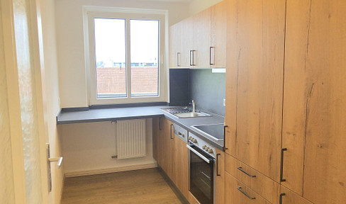 renovierte 2-Zimmer Wohnung im 2. OG mit EBK, KFZ-Stellplatz und Kellerabteil