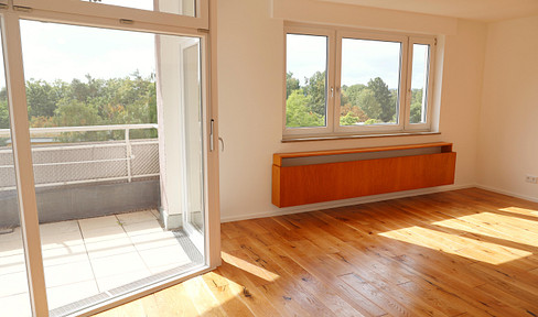 Exclusive 5-room apartment with panoramic view, two balconies & underground parking - second occupancy after core renovation