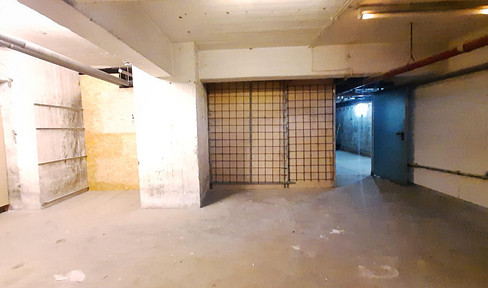 Warehouse in basement with elevator, for rent