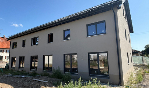 New-build KFW 40-QNG Plus mid-terraced house in the center of Dettingen