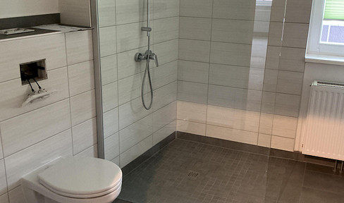 Bright, spacious 2-room apartment on the ground floor, located in the center of Heringen/Helme.